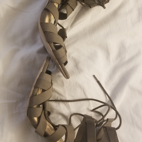 Shoes - Picture 2 of 3